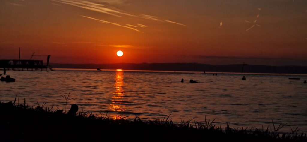 Wunderschöne Sonnenuntergänge am Plattensee.